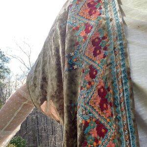 ShimmerySilverVelvetKimono
